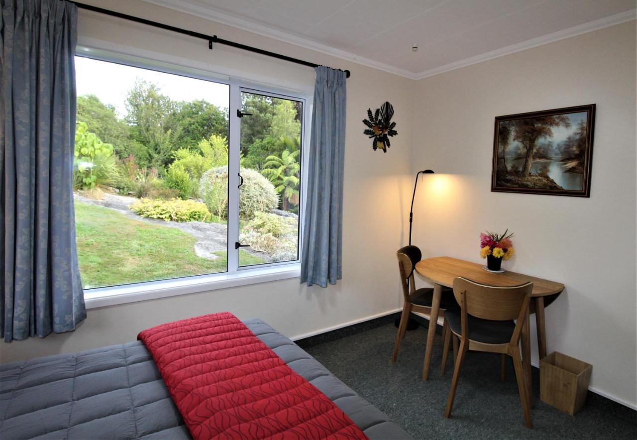 Labyrinth Gardens Guest House Такака Екстер'єр фото