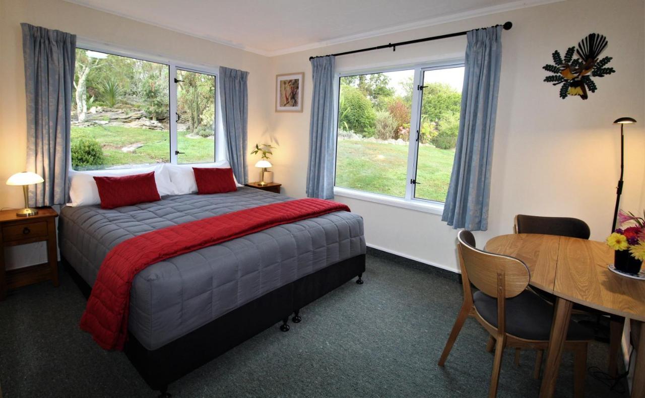 Labyrinth Gardens Guest House Такака Екстер'єр фото